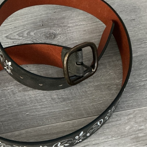 Smoke Grey Floral Embroidered Belt - Picture 8 of 10